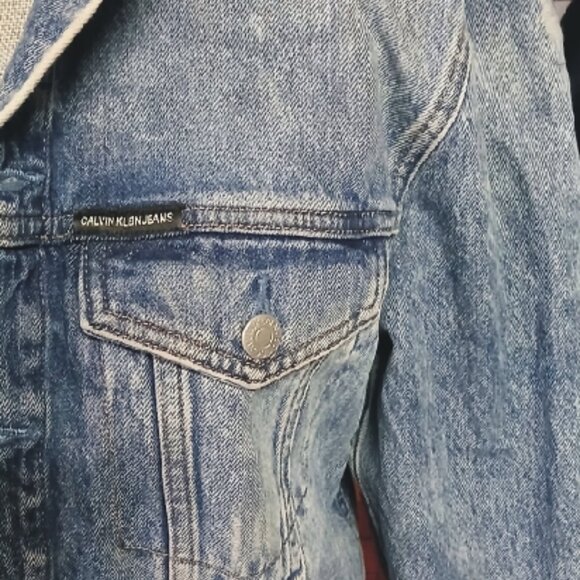 Calvin Klein Denim Jacket Small + fits Medium made in Bangladesh - Picture 3 of 5